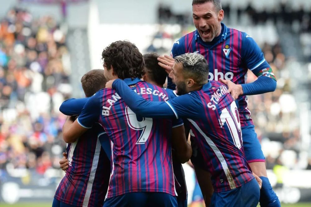 一老一少的 一老一少的