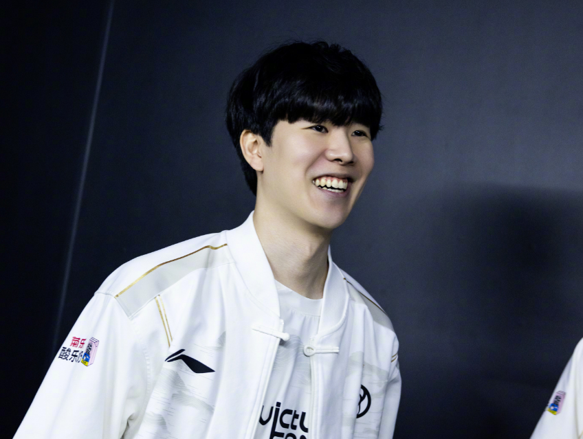 他选择了默 他选择了默