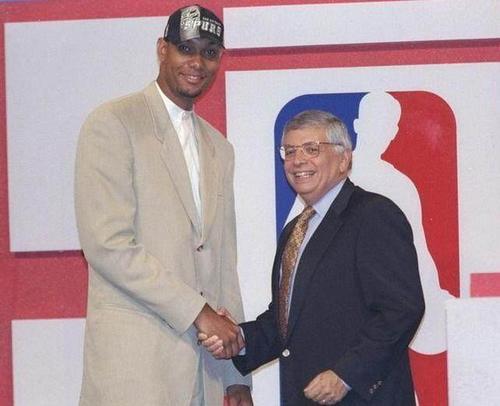 卫身高占优 卫身高占优